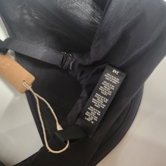 SKIMS Weithless Scoop Bra With Under Wire, Size 34B Color Onyx (Black) - Picture 8 of 9